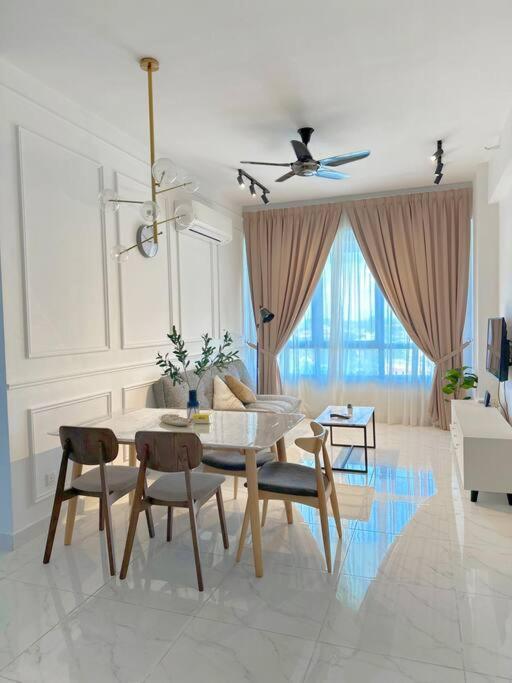 Netflix Two Bedroom Troika Kota Bharu Homestay 118 Esterno foto