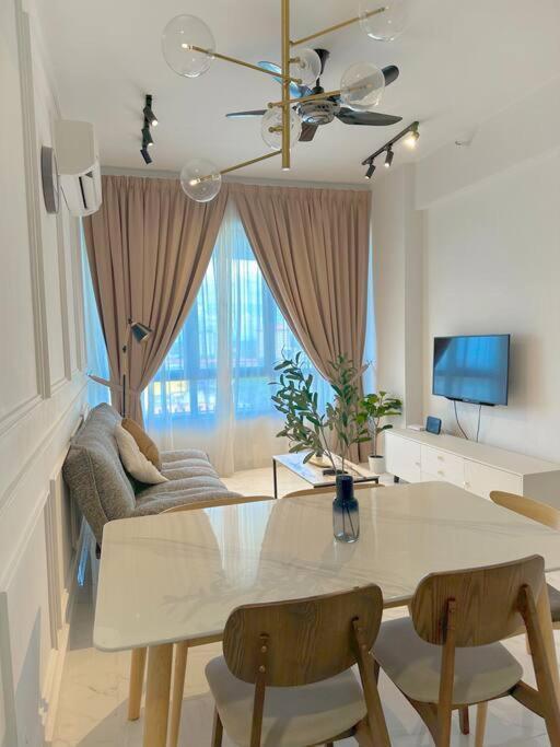 Netflix Two Bedroom Troika Kota Bharu Homestay 118 Esterno foto
